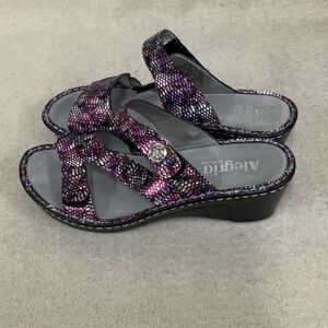 EUC Woman’s ALEGRIA wedged sandals